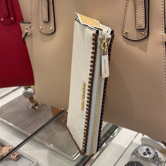 Michael Kors Jet Set Travel Large Pebble Leather Quarter-Zip Wallet
NWT - Picture 8 of 16